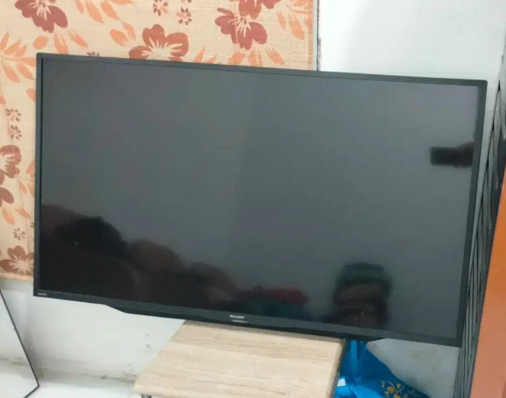 Tv LED 32 inci merk sharp