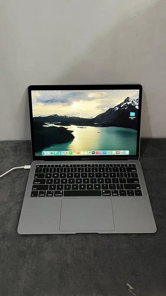 Macbook air 2018 core i5 ram 8/128gb