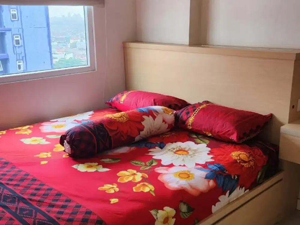 APARTEMEN GREEN PRAMUKA CITY 2 BEDROOM FULL FURNISHED TOWER PENELOPE MALL TAHUNAN