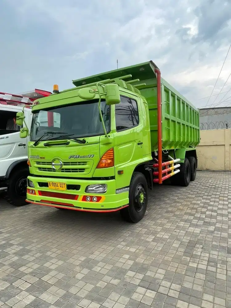 DUMP TRUK HINO 500 FM 260 TI TAHUN 2015