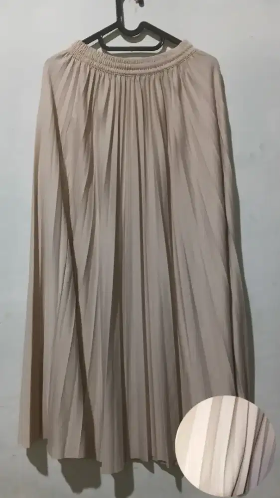 Menjual rok plisket