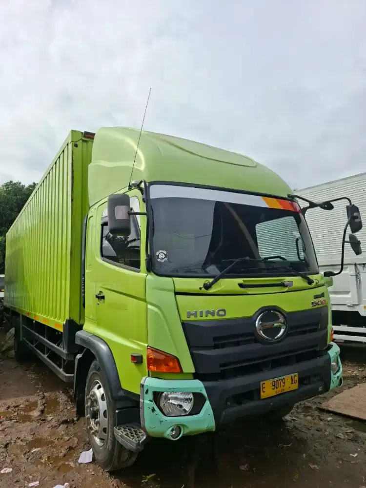 Truk Box Hino Lohan FL260JW Tronton 6x2 Th. 2022
