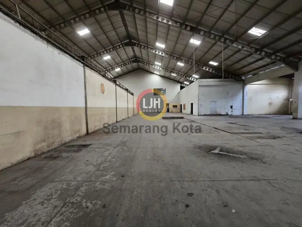 Gudang siap pakai di Yos Sudarso