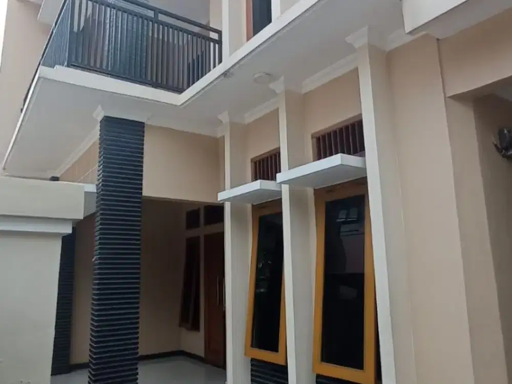 Disewakan Rumah 2lantai Rapih di Kampung Ambon