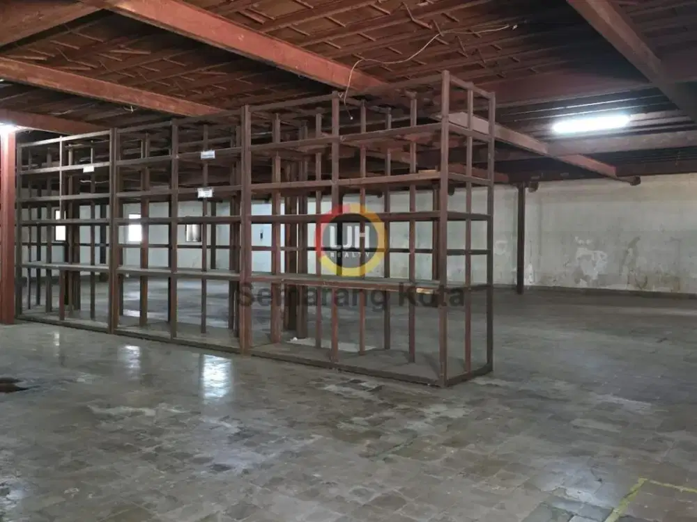 Gudang siap pakai di Banyumanik