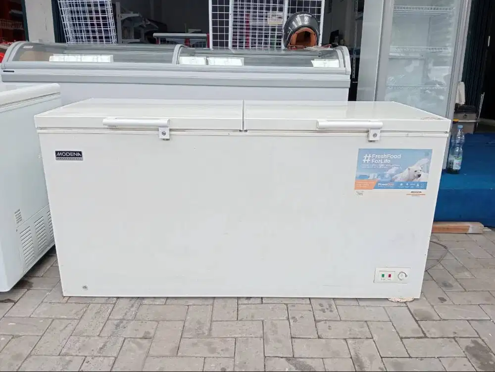 Freezer box bekas murah merk Modena 500L mesin orisinil