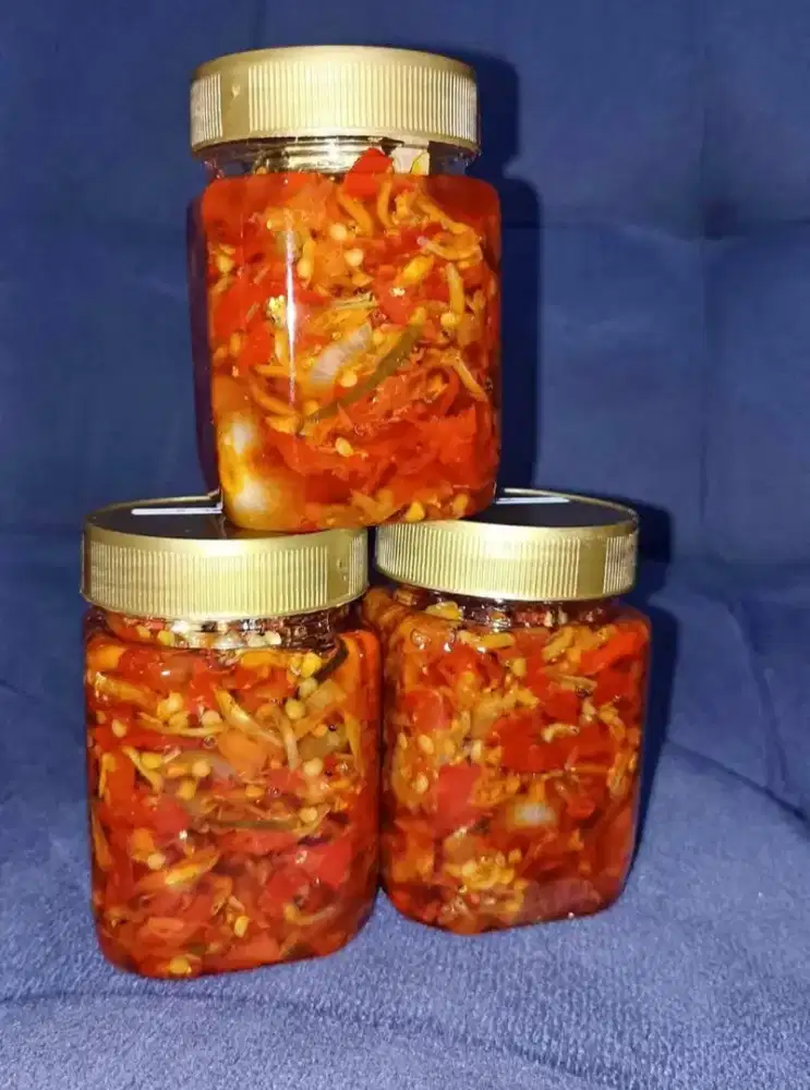 Menjual aneka sambal