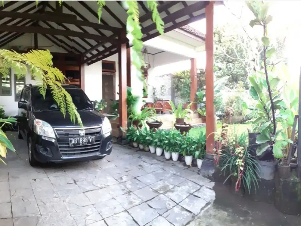 Dijual rumah di lingkungan yang nyaman,asri dan sejuk,  lokasi strategis di jalan palagan tengah kota yogyakarta