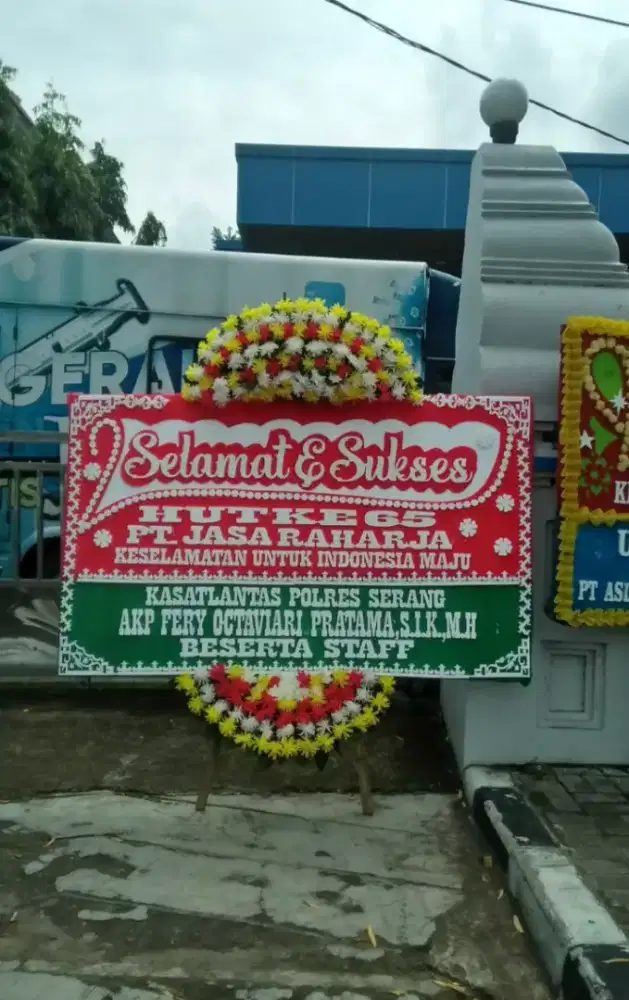 Karangan bunga papan ucapan