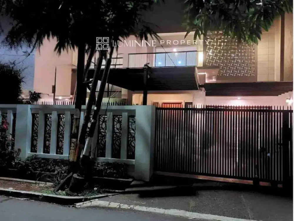 Rumah mewah, cantik dengan swimmingpool dekat mall dan tol di jaksel
