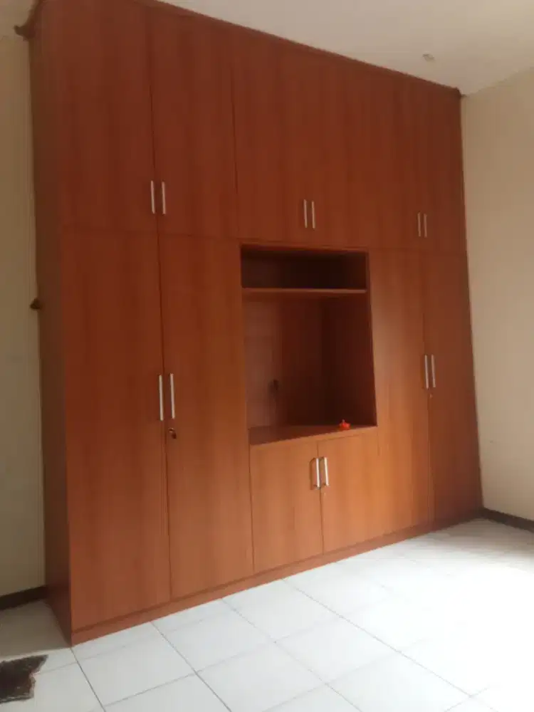 Di jual lemari tv, Pakean dll.dua susun Masih cakep