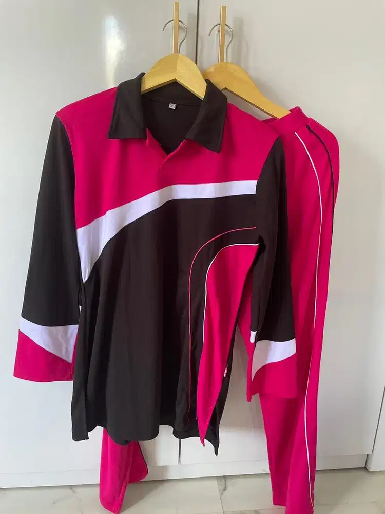 Baju olahraga perempuan