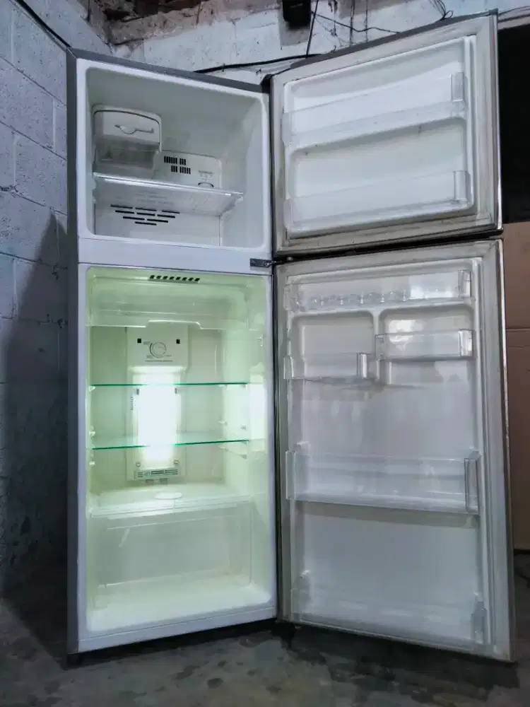 KULKAS 2PINTU ( LG )