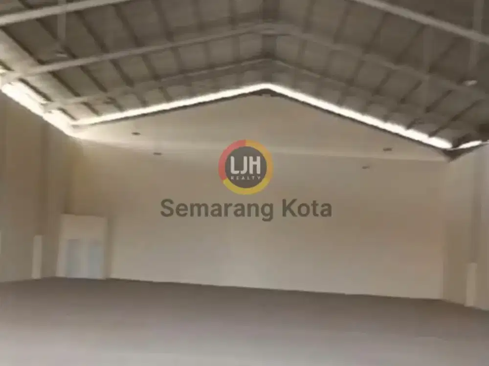 Gudang bagus di jalan raya Semarang - Demak