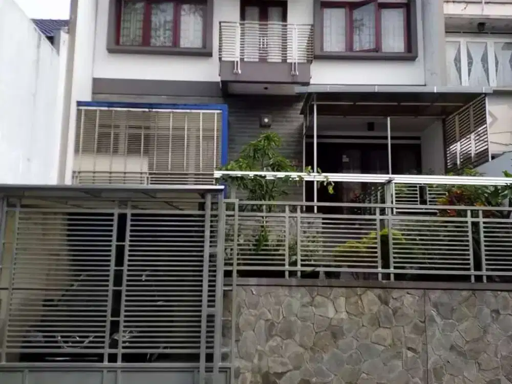 Rumah sayap SURYA SUMANTRI (Dekat Apartemen Majesty)