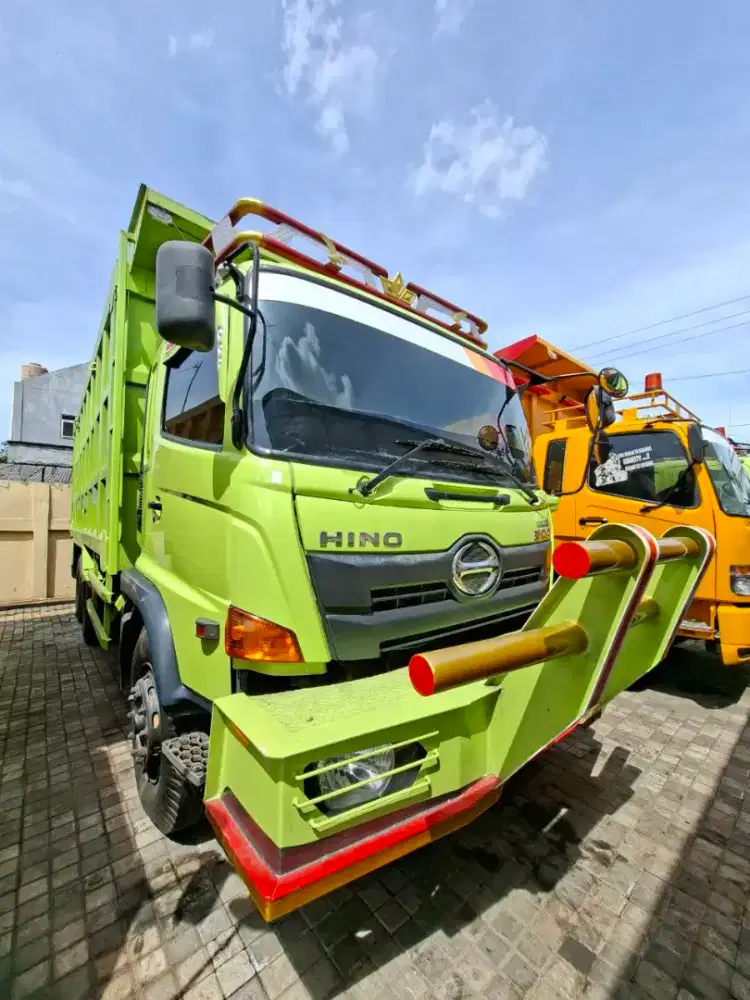 Truk Dump Hino Lohan FM260JD Indeks 30 Tronton 6x4 Th. 2022