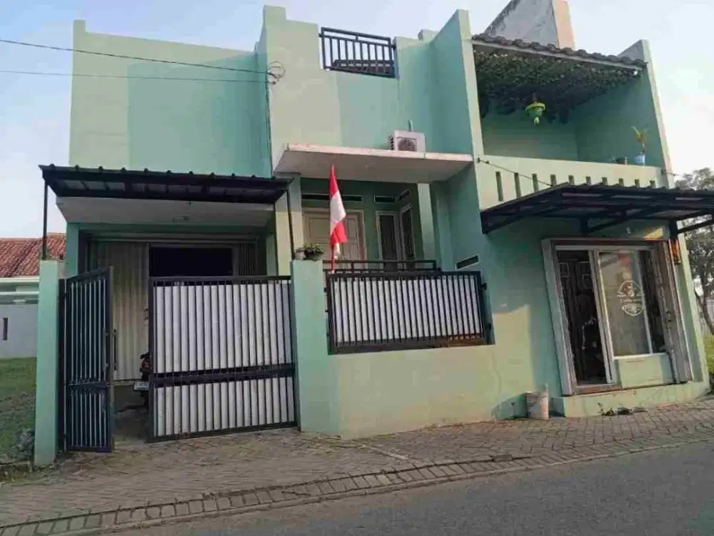 Rumah 2 lantai. Siap huni. Bebas Banjir.