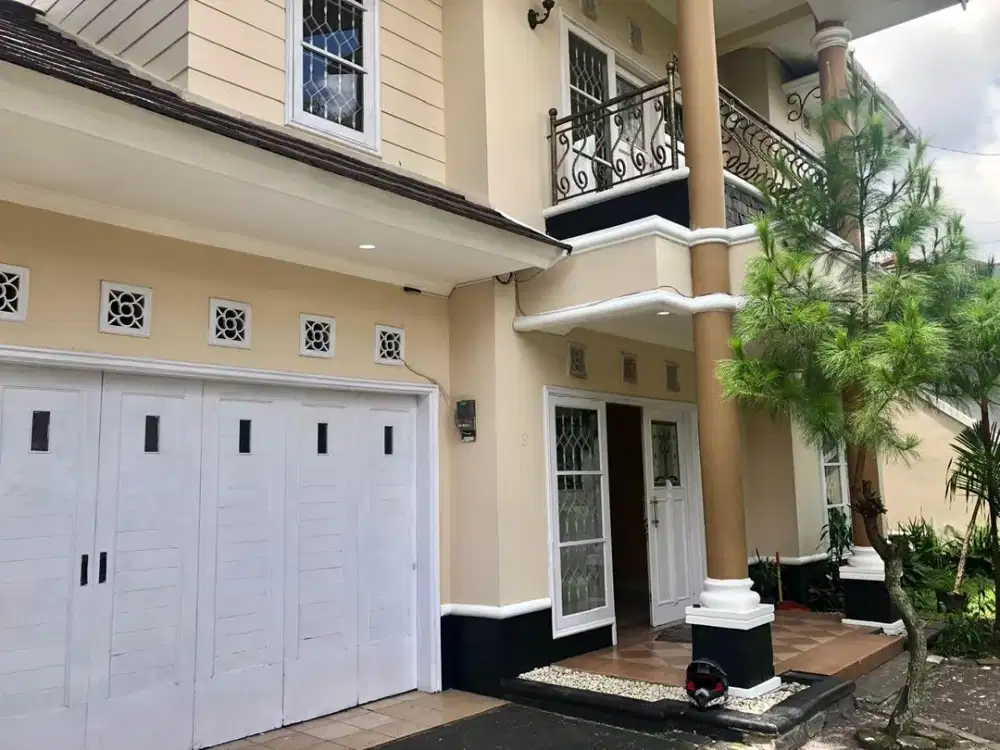 Rumah 2 Lantai Terawat Siap Huni di Batununuggal Indah Bandung