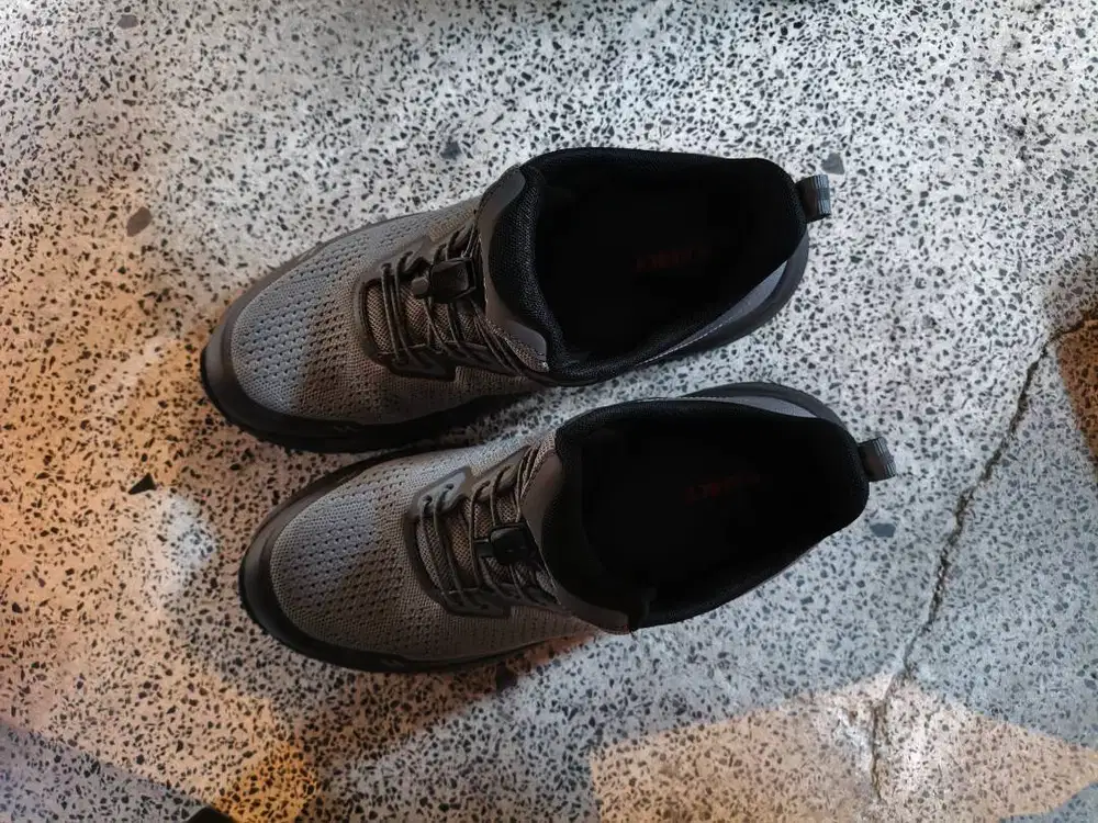 Jual sepatu kanky k glide abu2