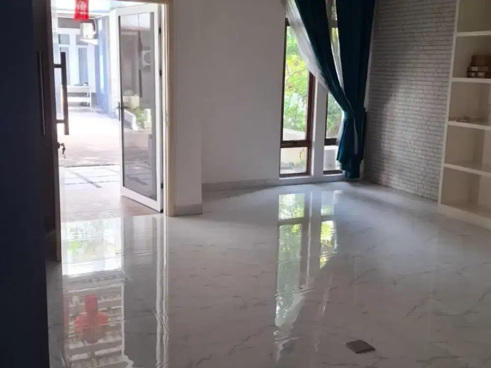 Rumah Bagus Siap Huni Dalam Cluster Depan di JGC Cakung Jakarta Timur - Semi Furnished