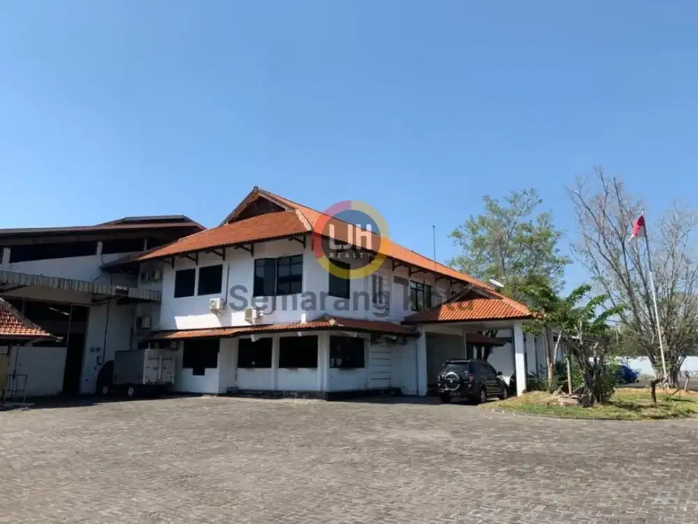 Gudang atau pabrik di jalan raya Semarang Demak