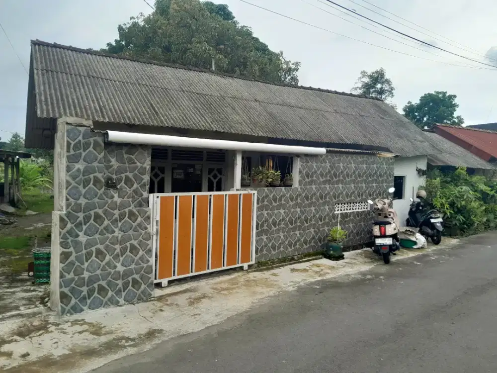 Rumah Untuk Keluarga Baru Pinggir Jalan Utama