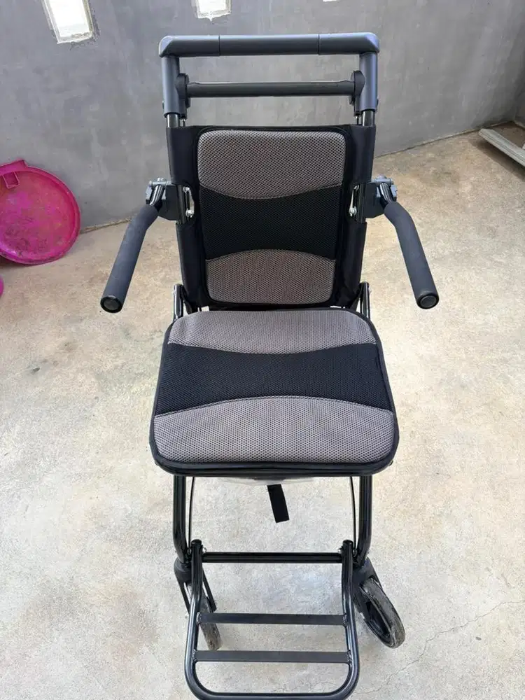 Kursi Roda Travel Merek OneMed