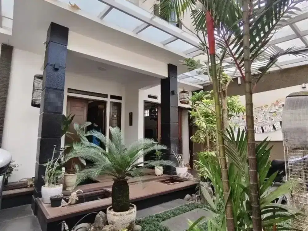 Rumah Mewah di Pusat Kota Turangga