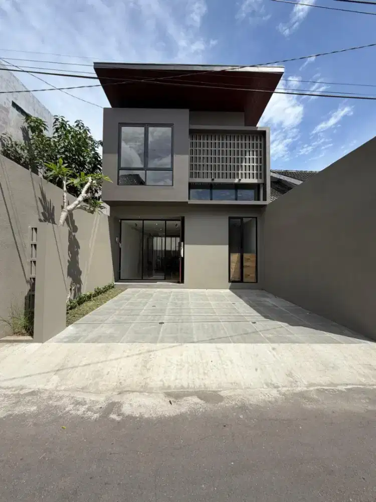 Rumah Mewah 2 Lantai 7 Menit Ke UGM Strategis Dekat Tugu Jogja