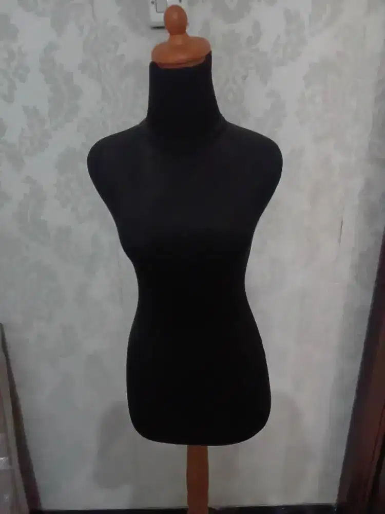 Patung Manekin hitam
