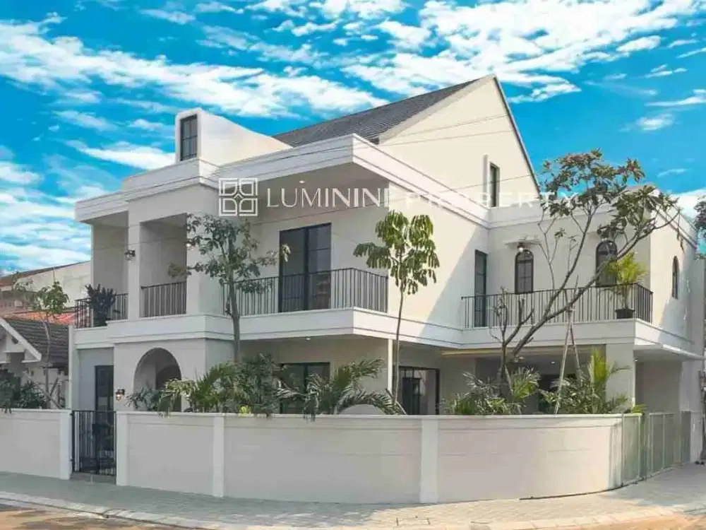 Rumah rasa Villa di kencana loka, Mewah, Cantik dan terkesan luas dekat dgn tol dan stasiun