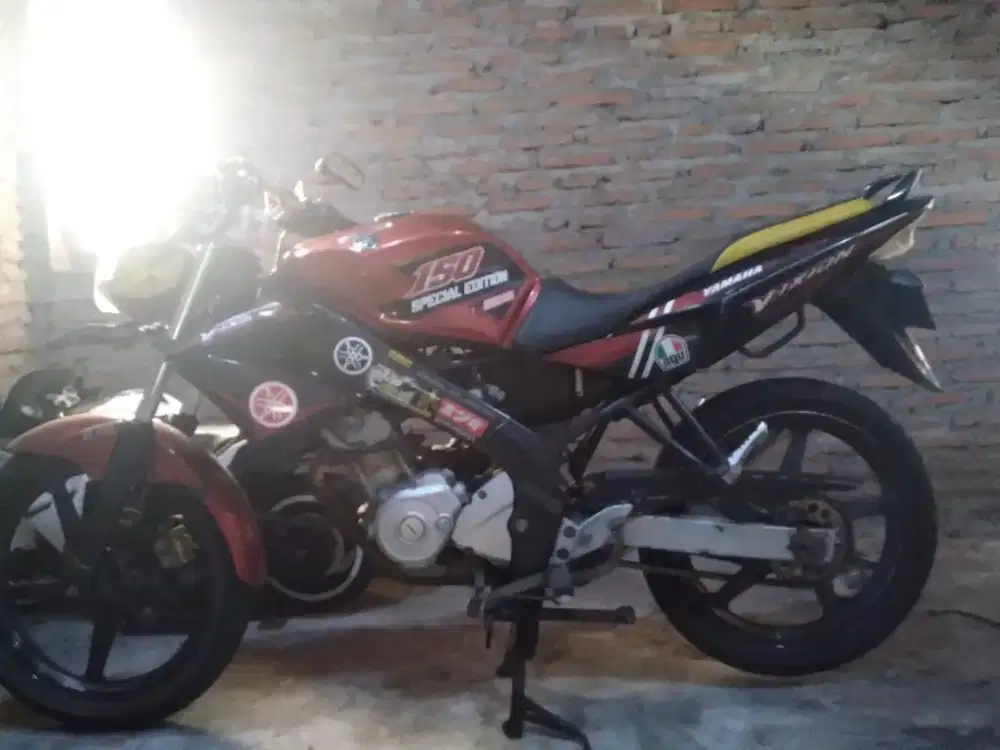 Yamaha V-Xion Merah