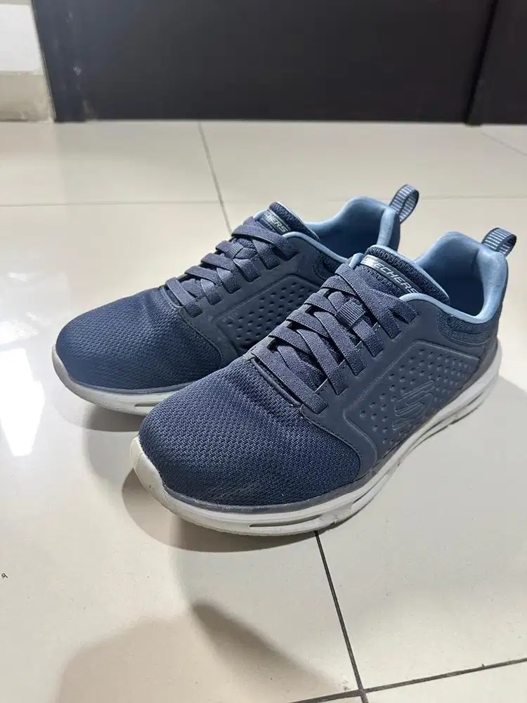 Skechers Glide-Lite Memory Foam Classic Fit Sepatu Jalan Olahraga