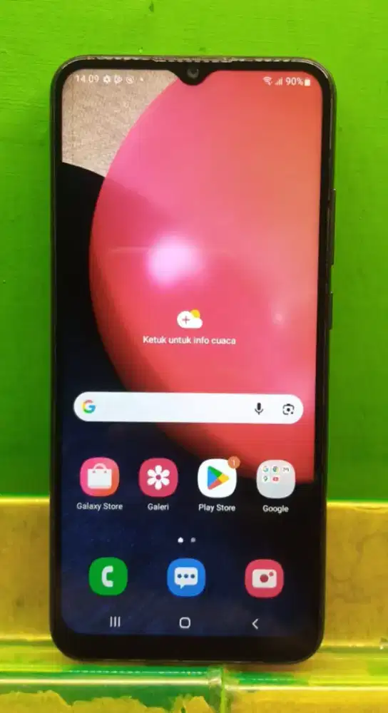 Samsung galaxy A02S ram 3/32
Minus 
Ada garis sehelai normal pakai