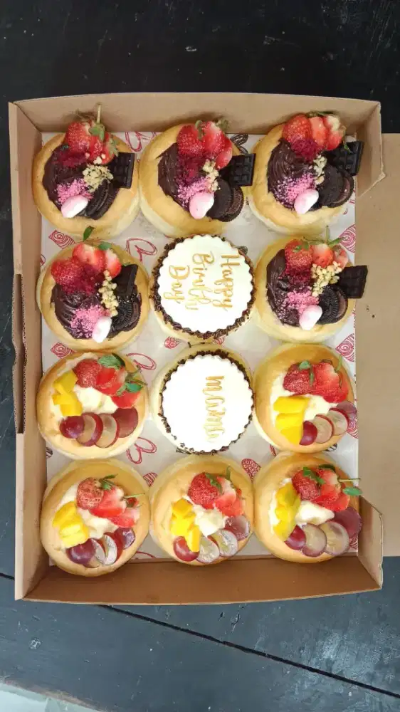 Donat Gemoy Fruity chocolava isi 12 free ucapan