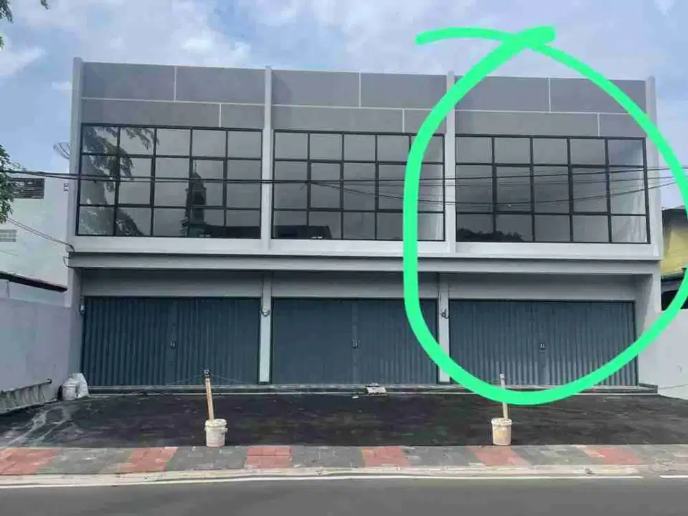 disewakan 3 unit ruko gandeng 2,5 lantai sisa 1 unit dijalan utama pondok kelapa jakarta timur