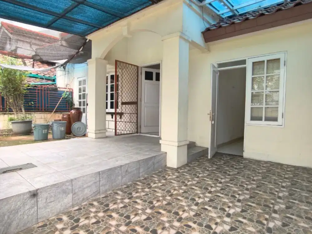 Disewakan rumah di citra raya tangerang Cluster taman raya Luas tanah 160 Bangunan full  3 kamar tidur  2 kamar mandi  1 AC  1 water Heater  Kitchen