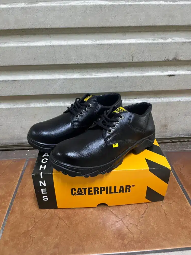 Sepatu safety proyek CAT ujung besi model pendek tali hitam 38-44