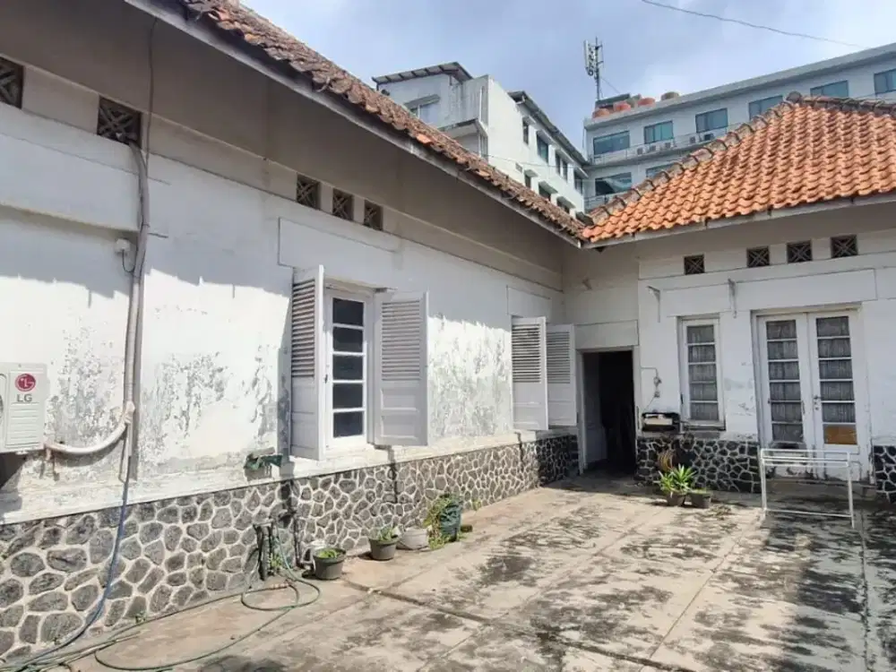 Rumah terawat Sayap Riau Cihapit dekat A Yani Supratman Bandung