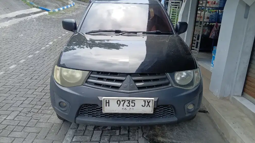 Mitshubisi L200 Strada Triton SC Pick Up 2013 Istimewa