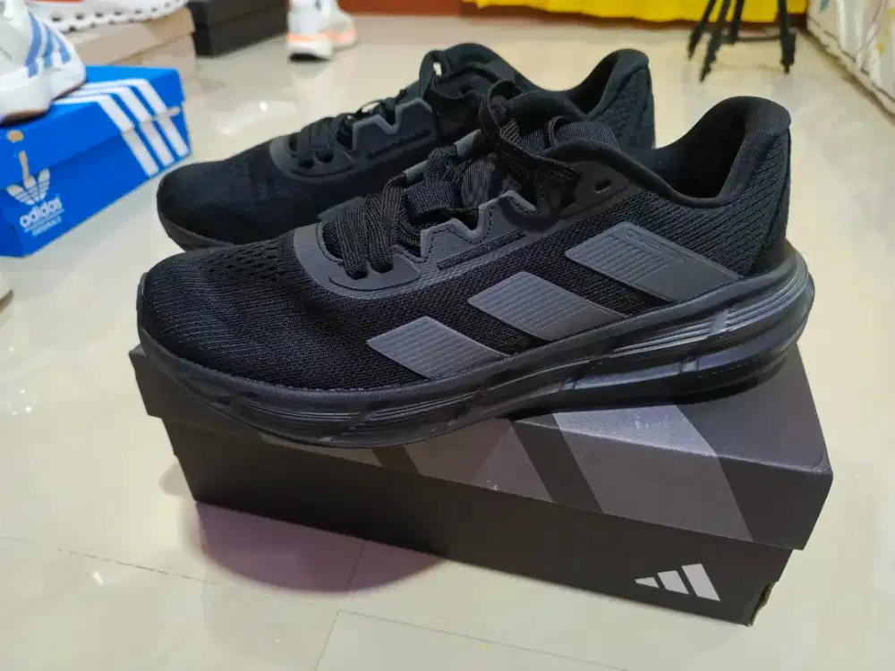 Sepatu Adidas Questar 3