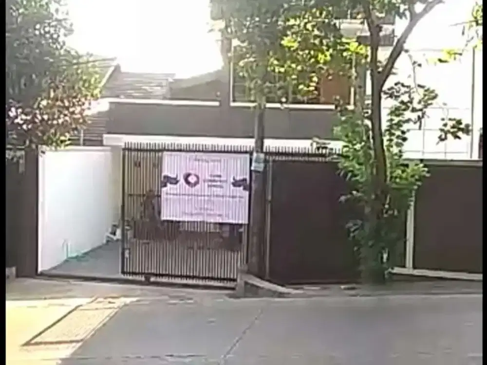 Rumah di JL. SUKAHAJI RAYA (100 meter dari Sutami)