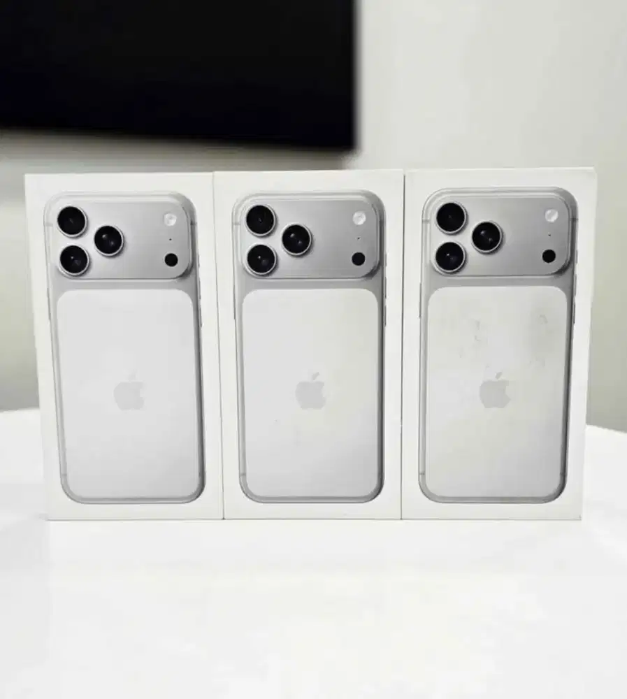 READY STOCK 17 PRO DAN 17 PRO MAX SILVER