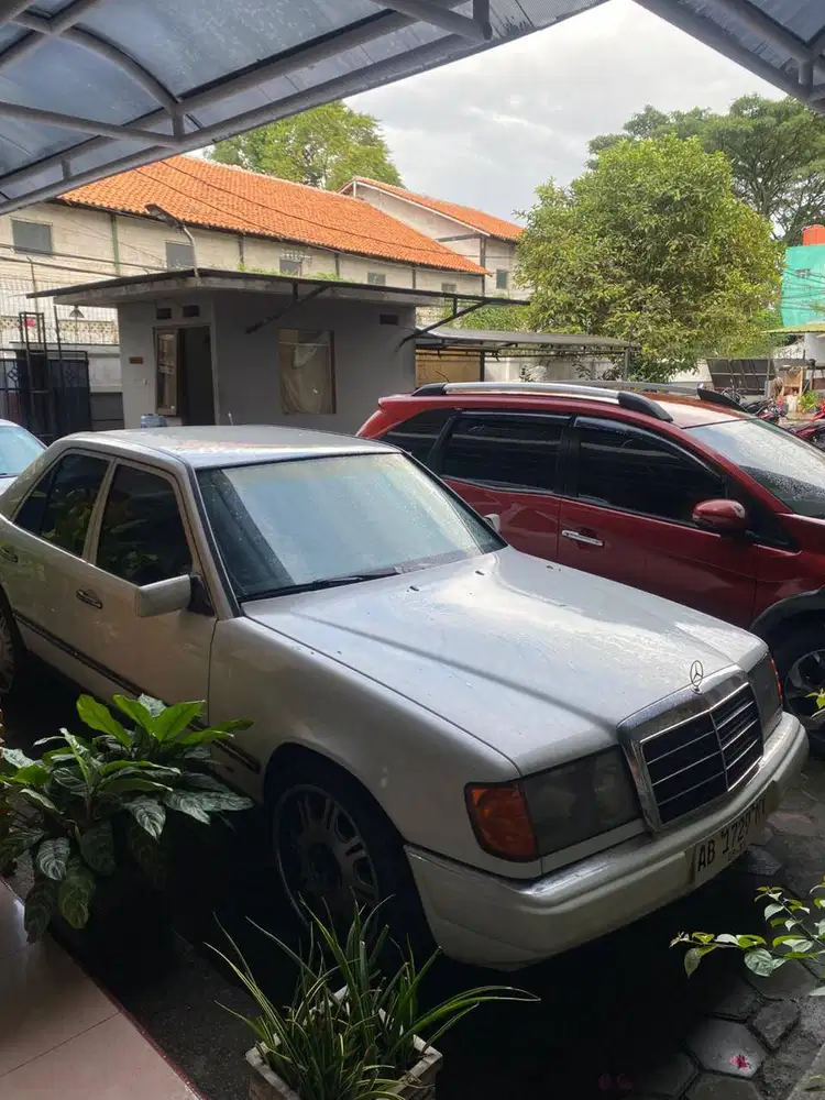 1986 Mercedes Benz W124 200