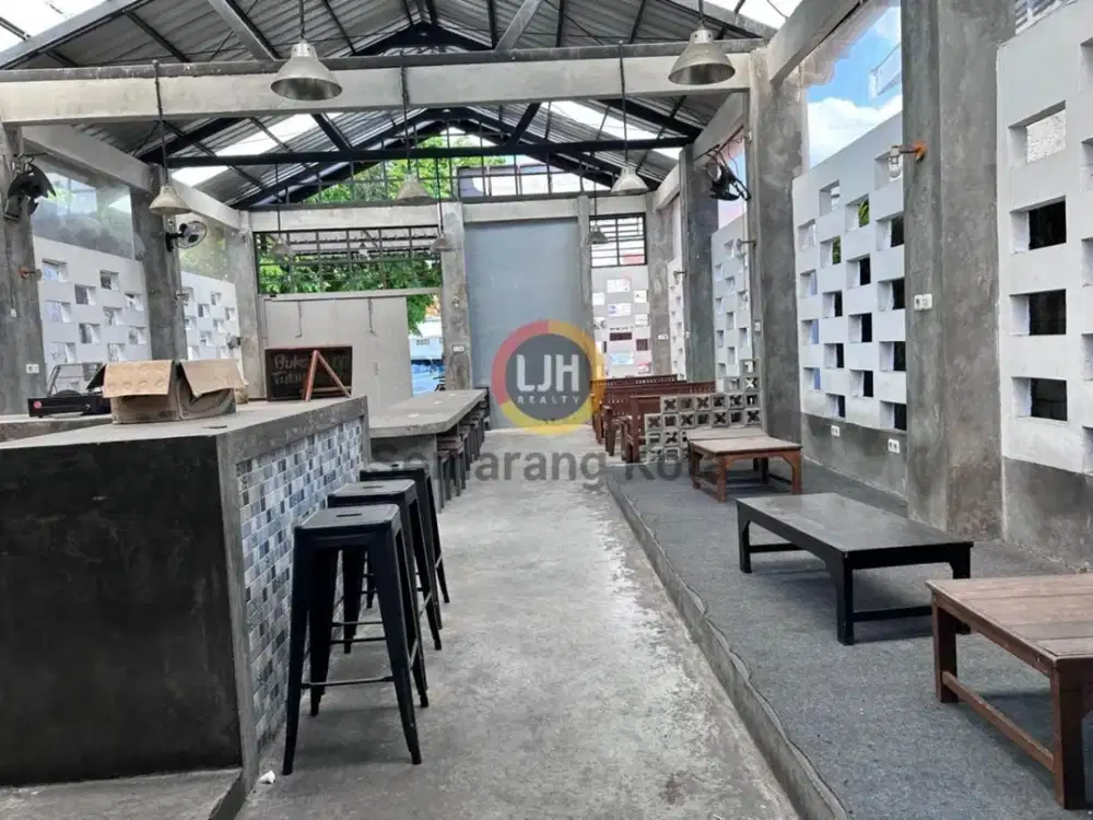 Bangunan bekas cafe di jalan Tambra