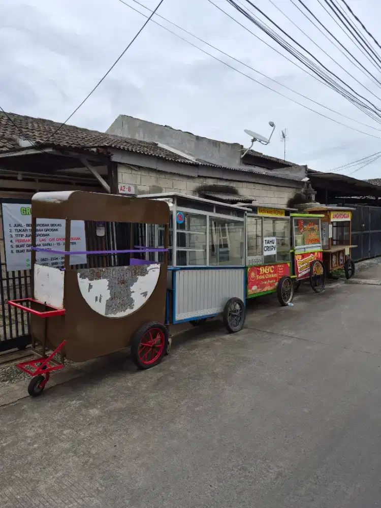 gerobak gorengan/ ayam goreng/ mie ayam/ nasi uduk/ tahu/ es buah/ DLL
