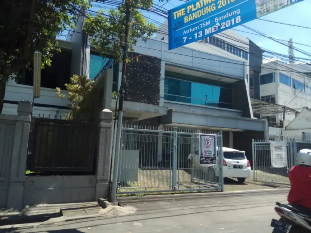 Kaca Kaca Wetan (50 meter dari Asia Afrika dan Lengkong )