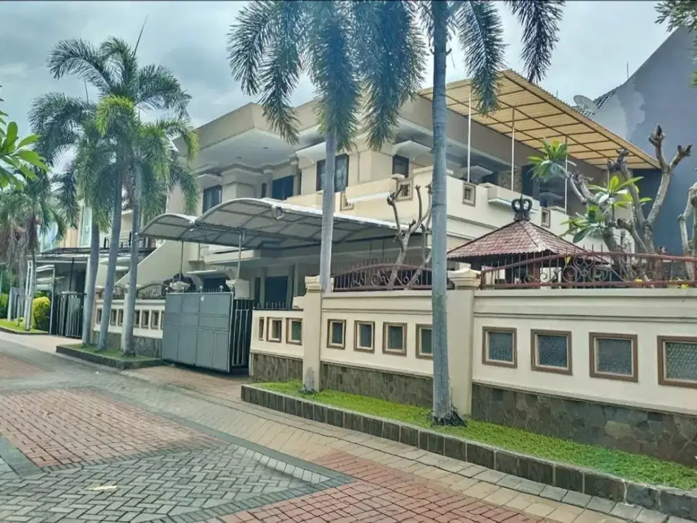 Dijual Rumah Citraland Villa Taman Gapura ada pool