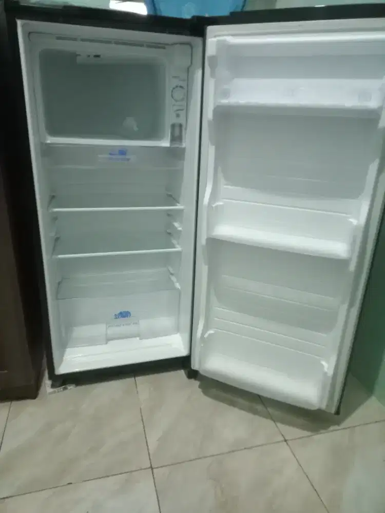 Aqua 800 rb di jual karna ada kulkas baru