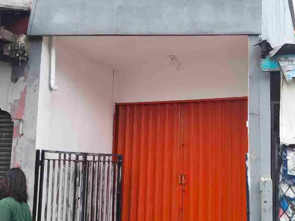 Ruko 2 lantai disewakan/dikontrakan lokasi strategis bebas banjir di Sukmajaya Depok.